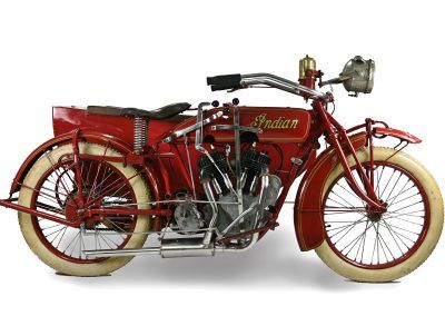 Moto clásica marca Indian, modelo PowerPlus de 1918. Foto del perfil derecho.