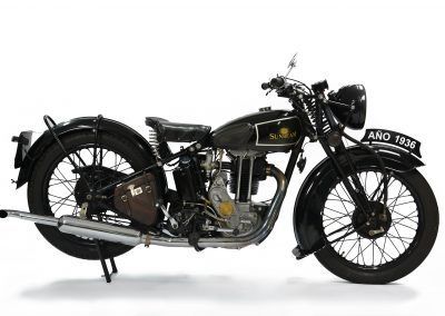 Moto clásica marca Rudge, modelo Ulster de 1936. Foto del perfil derecho.